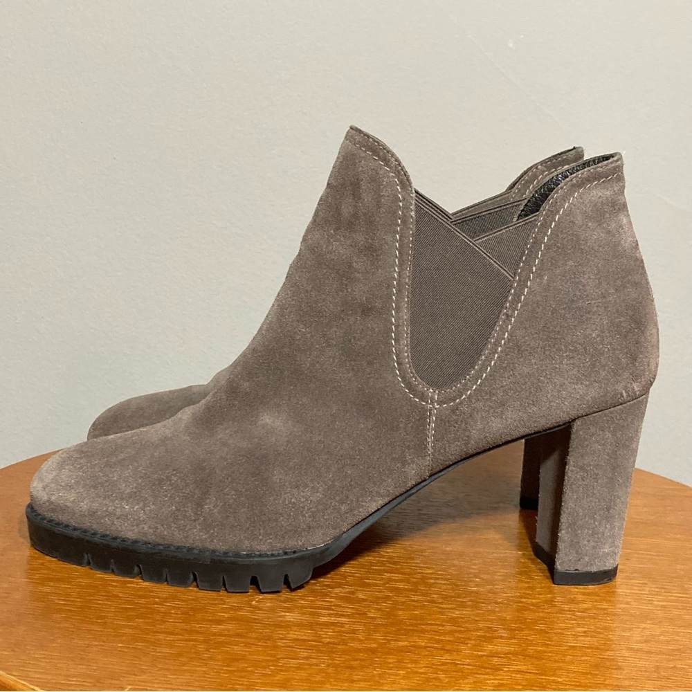 Stewart Weitzman Jackson Taupe Suede Block Heel Ankle Bootie Sz 8
